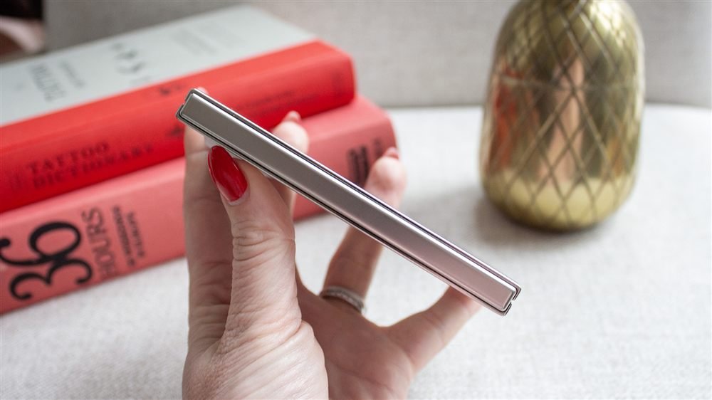 iPhone Duo hinge mechanism